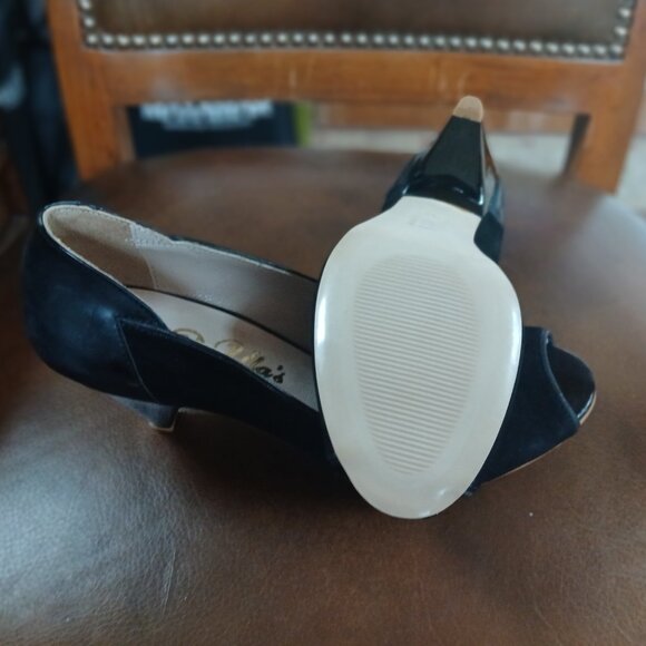 Sharp suede leather pumps. New and Unworn. - Picture 7 of 7